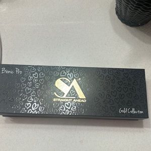 STRAIGHT AHEAD Bionic Bro Gold Collection Straightener